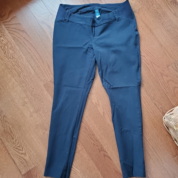 Maternity Pants Bundle - Picture 9 of 11